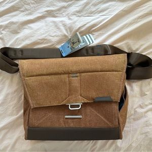 Peak Design The Everyday Messenger Camera Bag 15" V1 in Heritage Tan